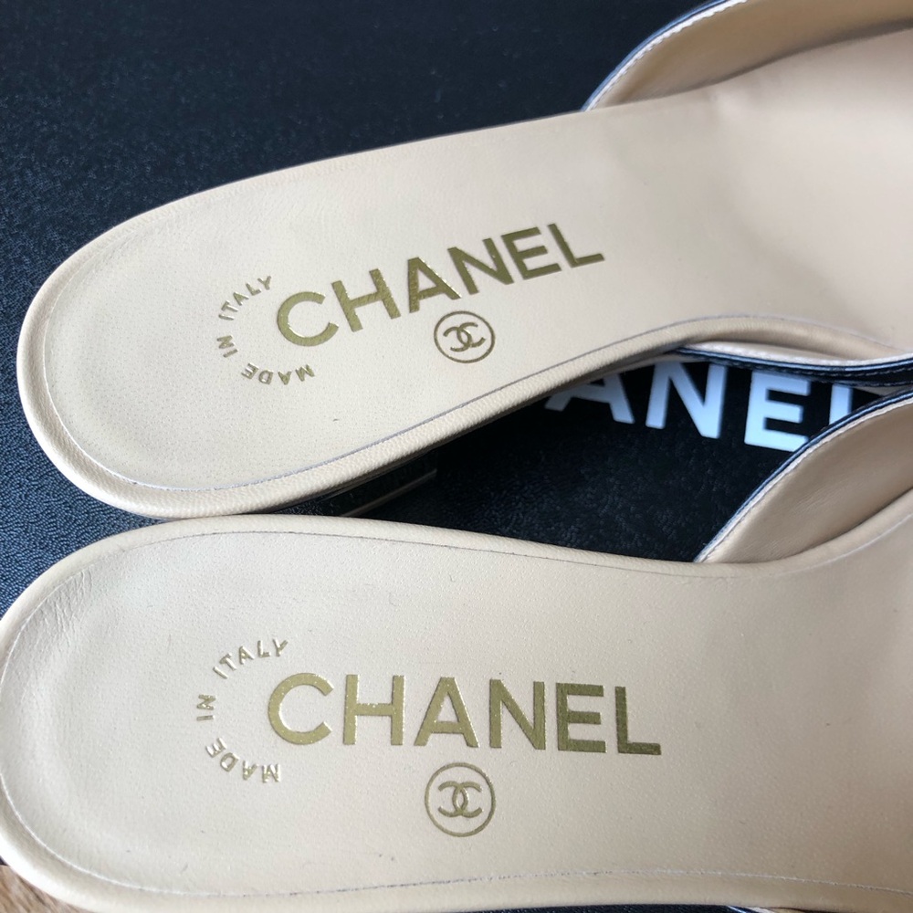 Chanel Beige and Black Bow Slide Sandals NIB G45691 size 39 $1350 - Picture 5 of 10